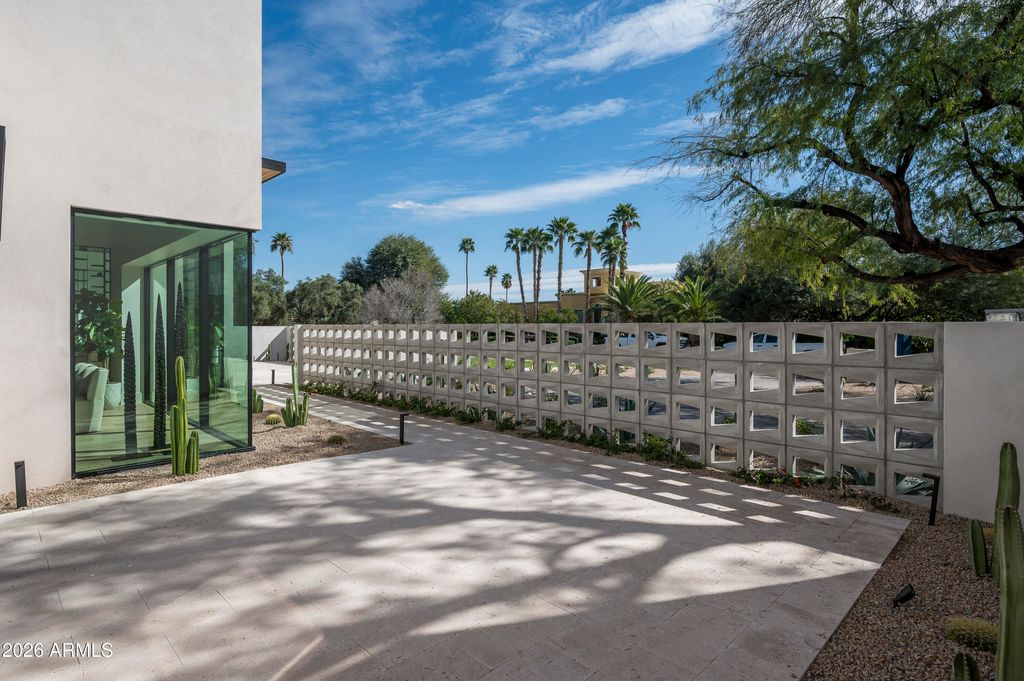 Image 75 of property listing at 6748 E BERNEIL Lane, Paradise Valley, AZ 85253