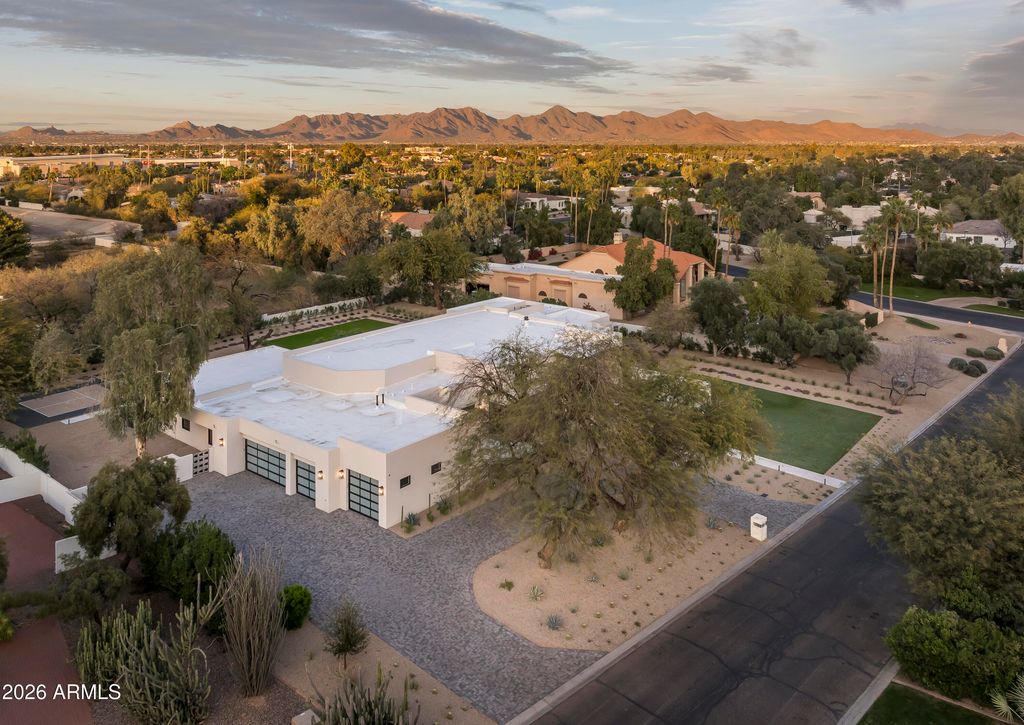 Image 83 of property listing at 6748 E BERNEIL Lane, Paradise Valley, AZ 85253