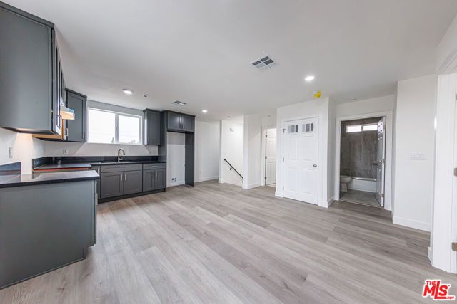 1617 W 55th Street, Los Angeles, CA 90062