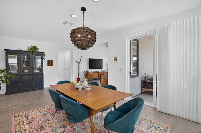 5009 Moonraker Ln, Roseville, CA 95747
