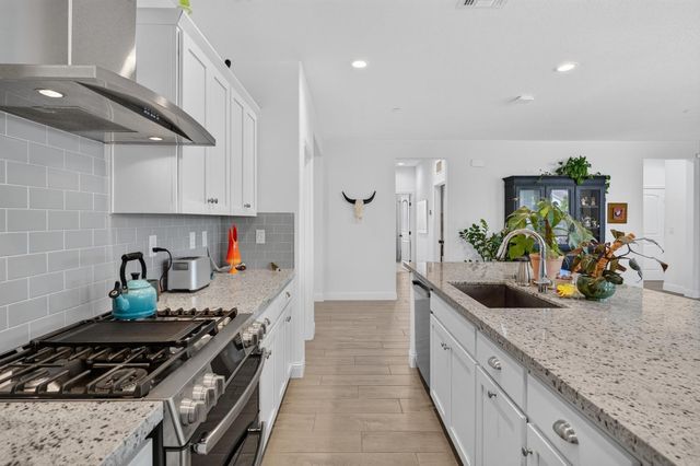 5009 Moonraker Ln, Roseville, CA 95747