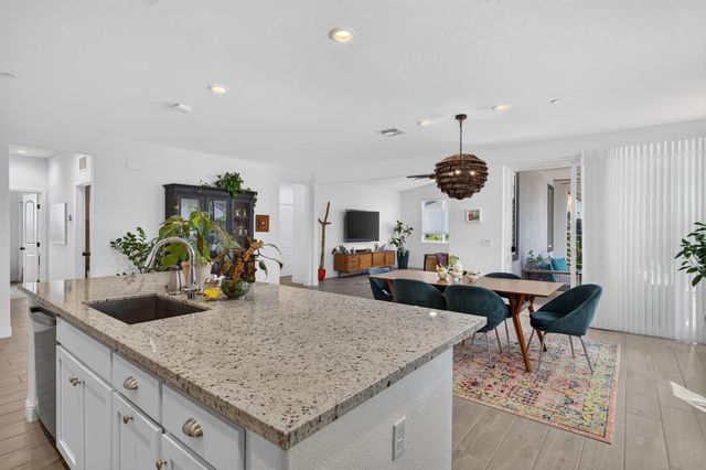 5009 Moonraker Ln, Roseville, CA 95747
