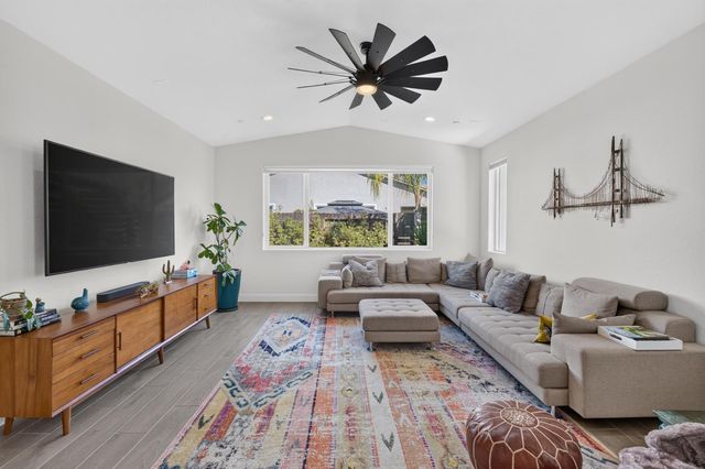 5009 Moonraker Ln, Roseville, CA 95747