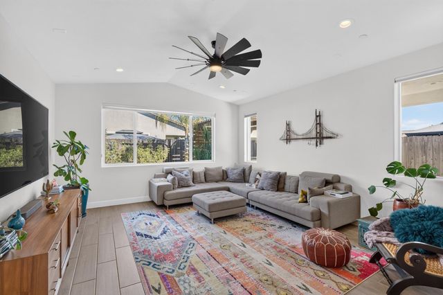 5009 Moonraker Ln, Roseville, CA 95747