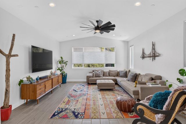 5009 Moonraker Ln, Roseville, CA 95747