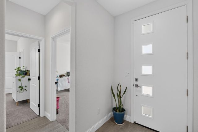 5009 Moonraker Ln, Roseville, CA 95747