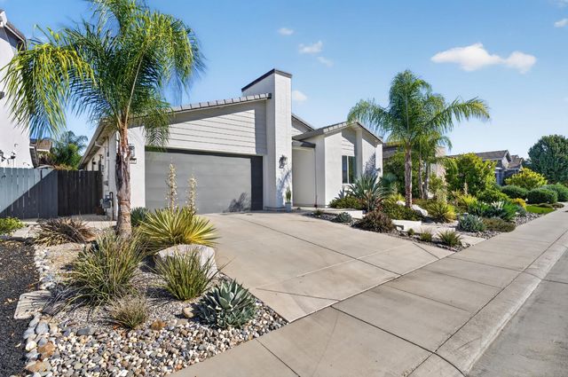 5009 Moonraker Ln, Roseville, CA 95747
