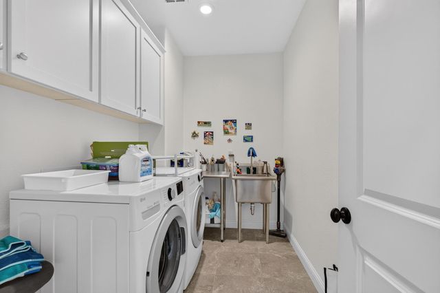 5009 Moonraker Ln, Roseville, CA 95747