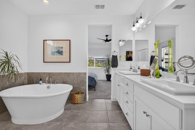 5009 Moonraker Ln, Roseville, CA 95747