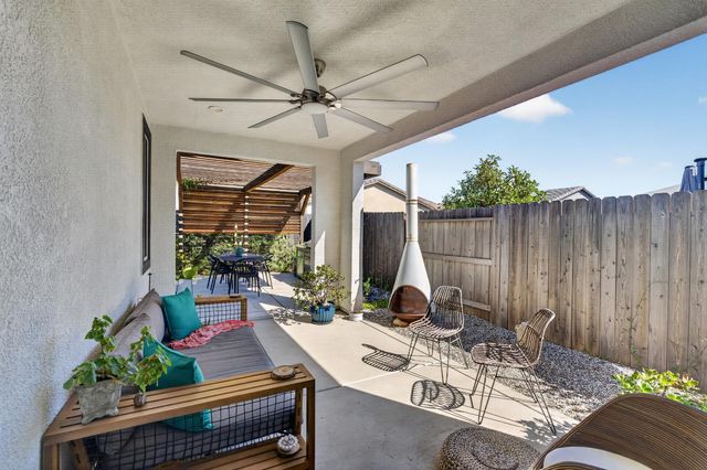 5009 Moonraker Ln, Roseville, CA 95747