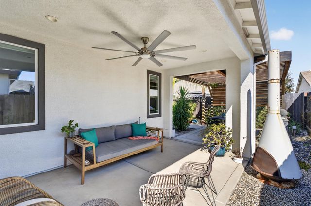 5009 Moonraker Ln, Roseville, CA 95747