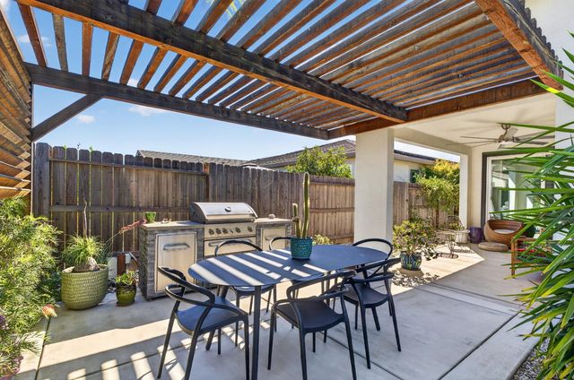 5009 Moonraker Ln, Roseville, CA 95747