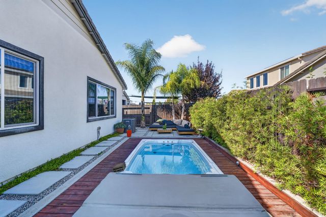 5009 Moonraker Ln, Roseville, CA 95747