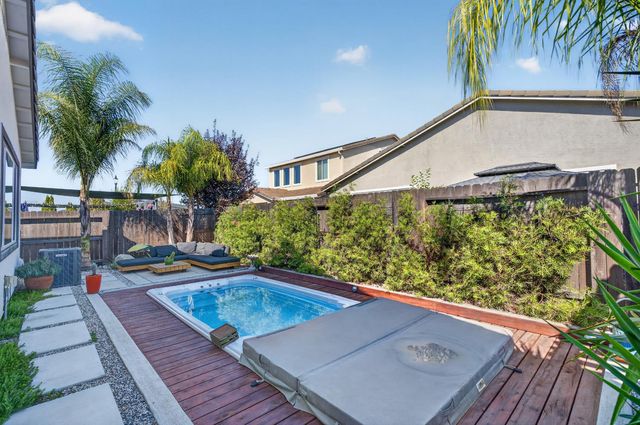 5009 Moonraker Ln, Roseville, CA 95747