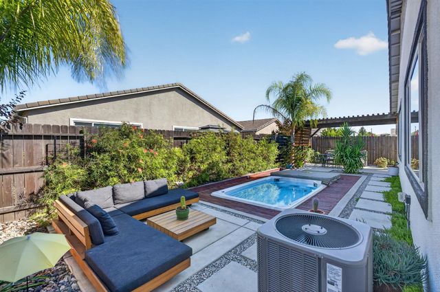 5009 Moonraker Ln, Roseville, CA 95747