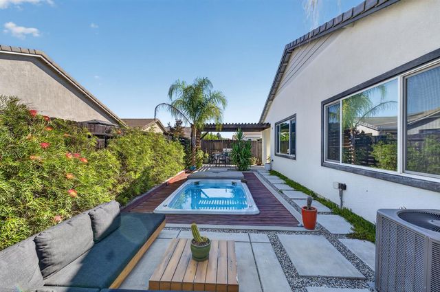 5009 Moonraker Ln, Roseville, CA 95747