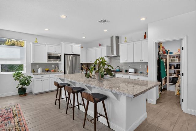 5009 Moonraker Ln, Roseville, CA 95747