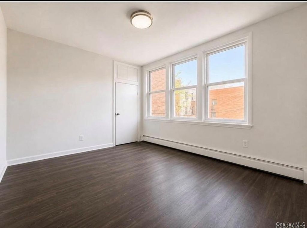 5712 Xenia St, Corona, NY 11368 — photo 2