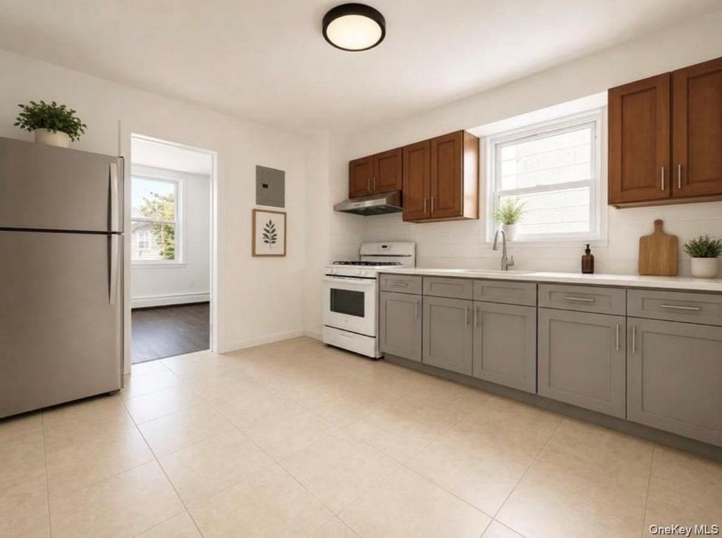 5712 Xenia St, Corona, NY 11368 — photo 4