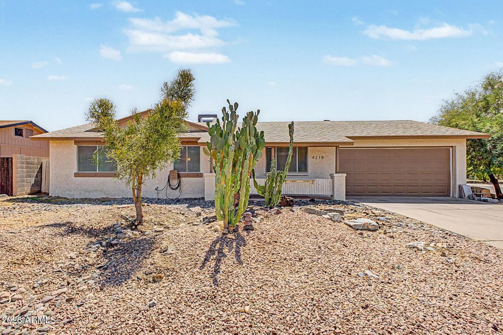 4219 W SUNNYSIDE Avenue, Phoenix, AZ 85029 — exterior