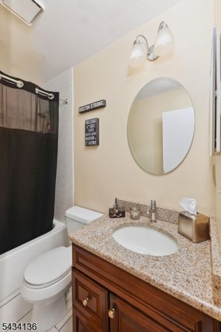 147 Picadilly Pl, Franklin Twp., NJ 08873