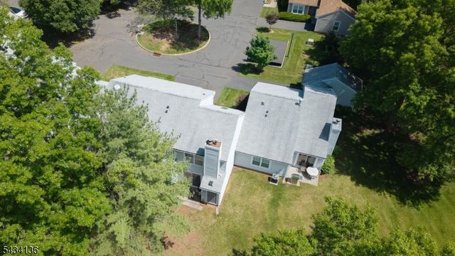 147 Picadilly Pl, Franklin Twp., NJ 08873