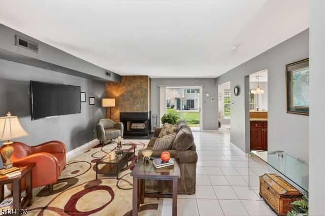 147 Picadilly Pl, Franklin Twp., NJ 08873
