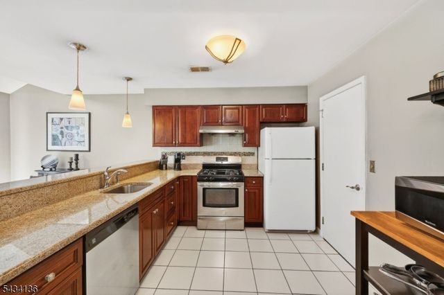 147 Picadilly Pl, Franklin Twp., NJ 08873
