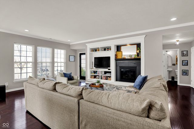 6412 Silver Maple Way, Zionsville, IN 46077