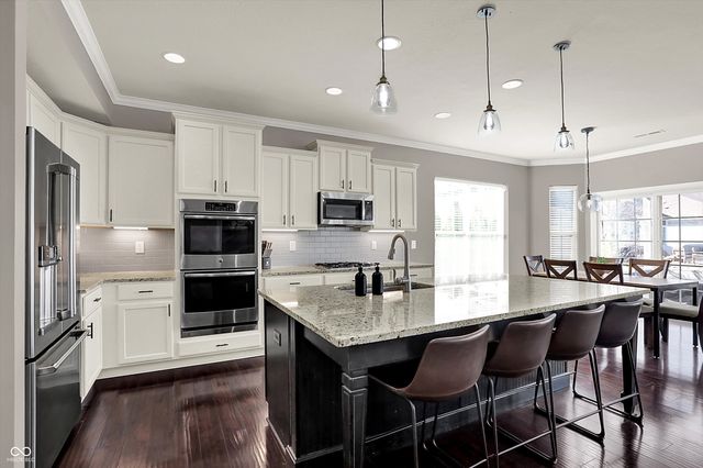 6412 Silver Maple Way, Zionsville, IN 46077