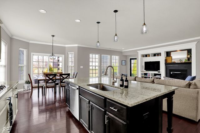 6412 Silver Maple Way, Zionsville, IN 46077