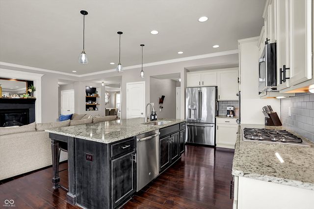 6412 Silver Maple Way, Zionsville, IN 46077