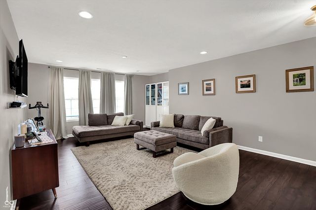 6412 Silver Maple Way, Zionsville, IN 46077