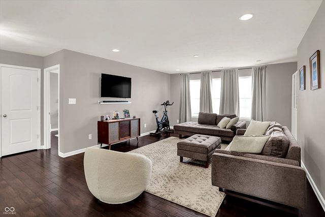 6412 Silver Maple Way, Zionsville, IN 46077