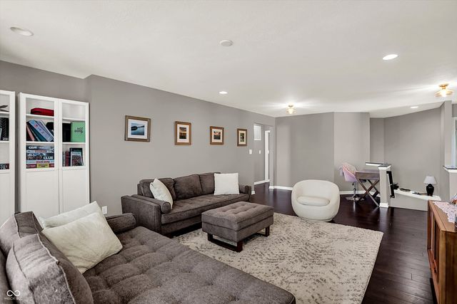 6412 Silver Maple Way, Zionsville, IN 46077