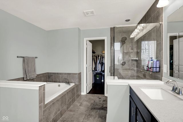 6412 Silver Maple Way, Zionsville, IN 46077