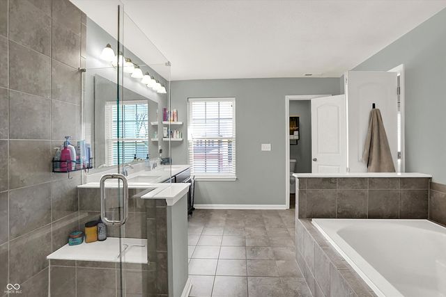 6412 Silver Maple Way, Zionsville, IN 46077