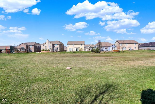 6412 Silver Maple Way, Zionsville, IN 46077