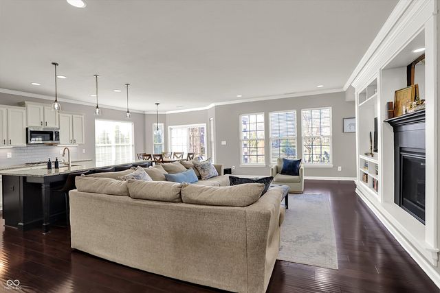 6412 Silver Maple Way, Zionsville, IN 46077