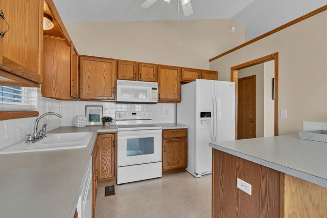 805 N Bay Country, Wichita, KS 67235