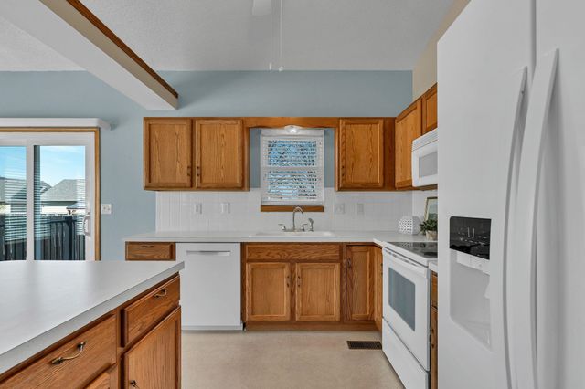 805 N Bay Country, Wichita, KS 67235