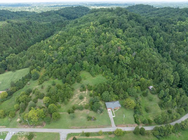 1216 Galyon Rd, Maryville, TN 37803