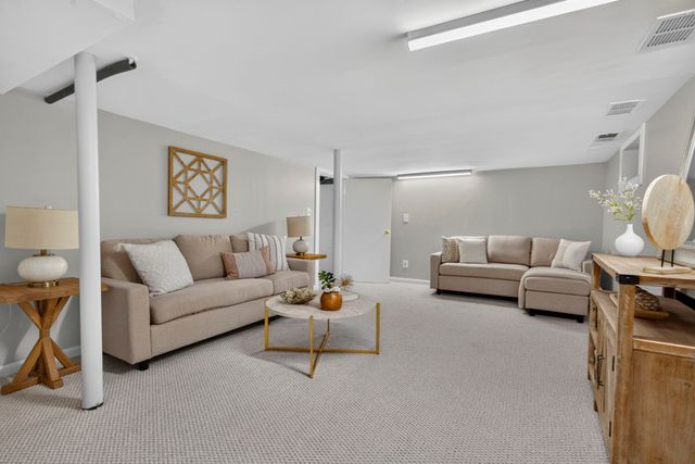 67 Trefton Dr, Braintree, MA 02184