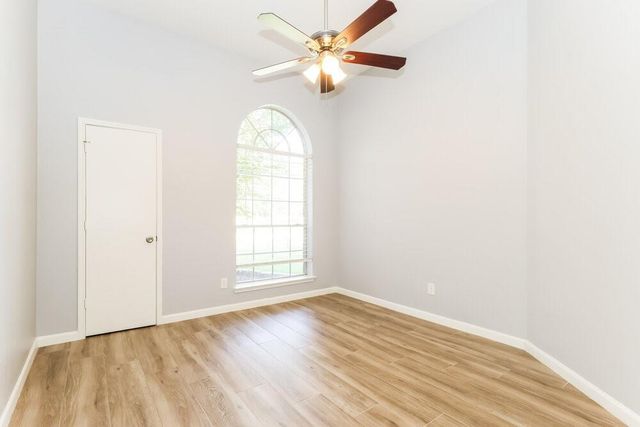 318 Lazy Lane, Montgomery, TX 77356