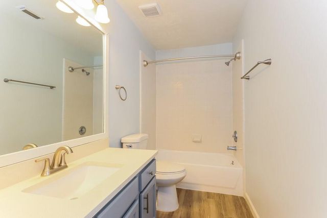318 Lazy Lane, Montgomery, TX 77356