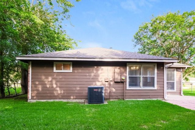 318 Lazy Lane, Montgomery, TX 77356