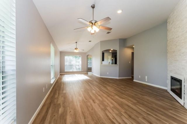 318 Lazy Lane, Montgomery, TX 77356