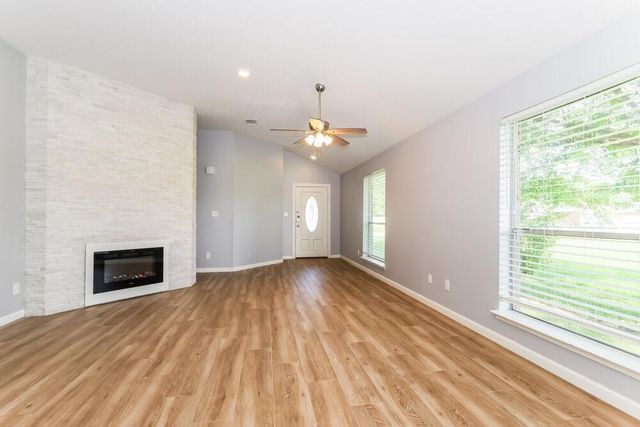 318 Lazy Lane, Montgomery, TX 77356