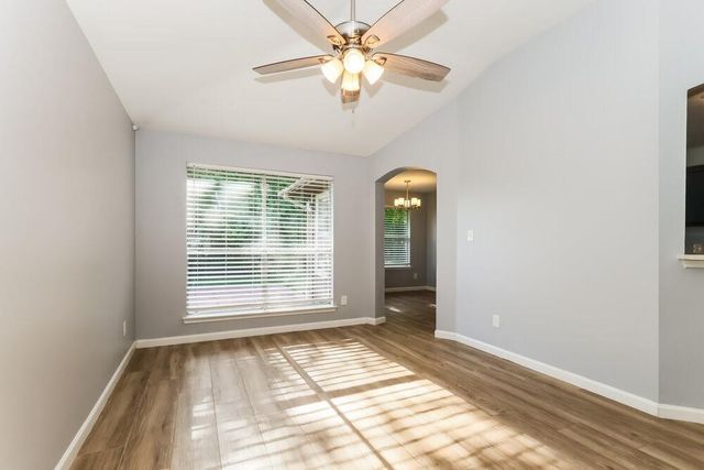 318 Lazy Lane, Montgomery, TX 77356