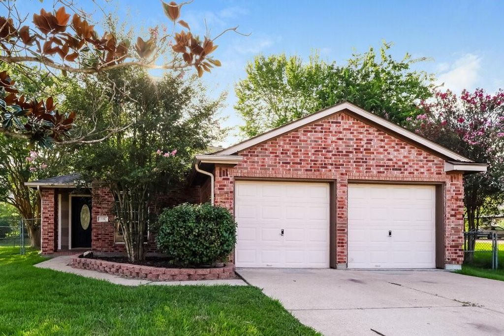 318 Lazy Lane, Montgomery, TX 77356